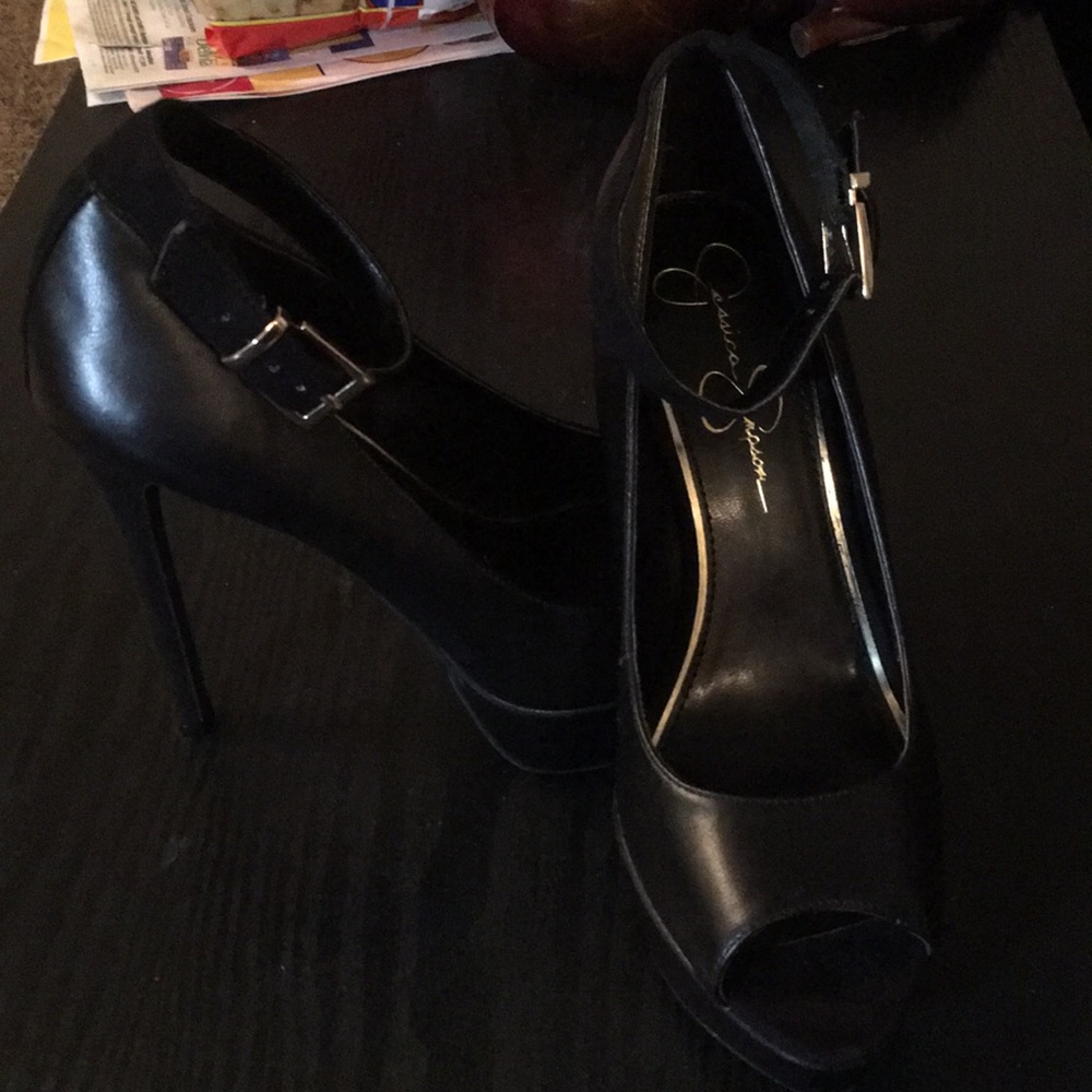 (7.5) Black Peep Toe Heels
